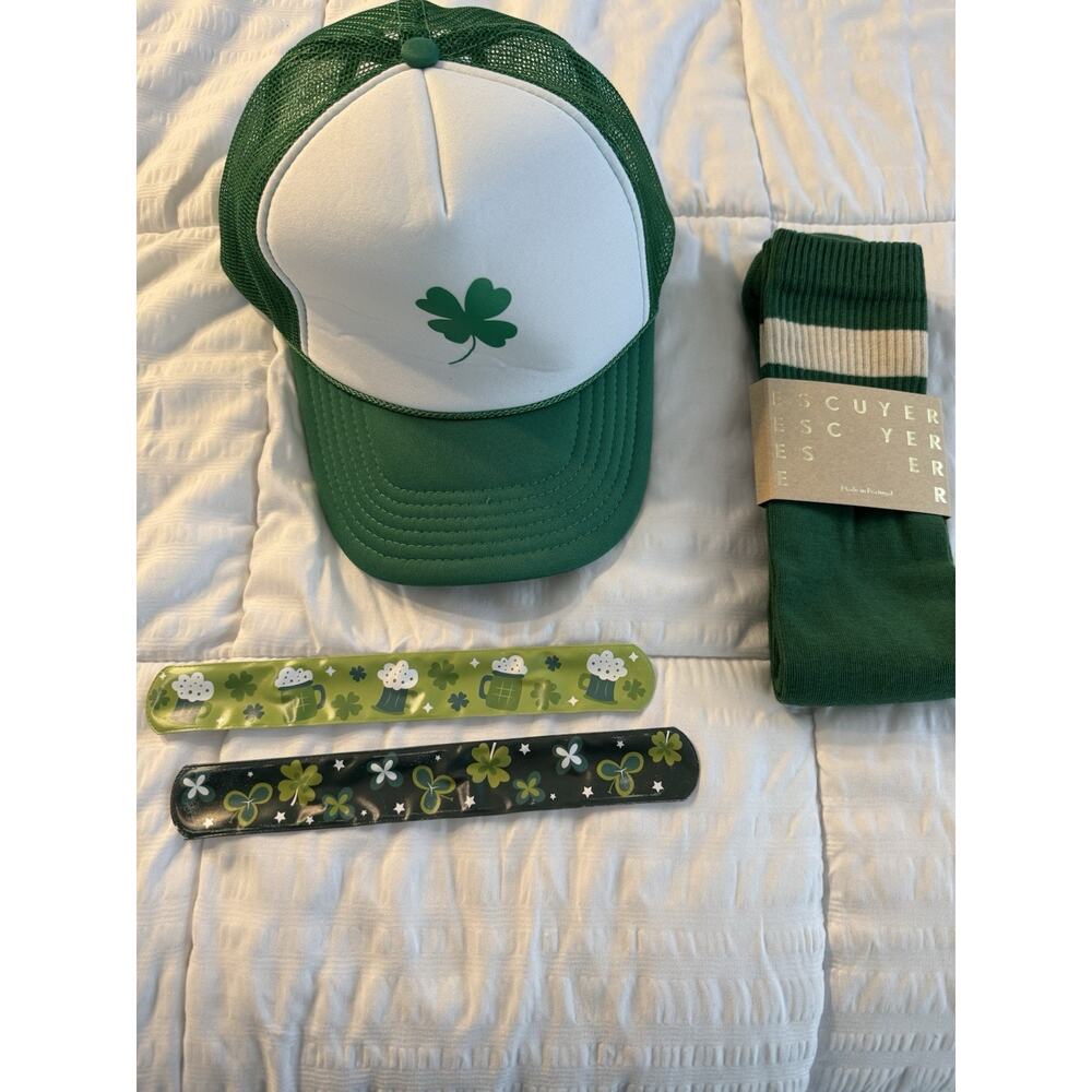 St. Patrick's Day Kit High Socks Shamrock Hat Cap 2 Snap Bracelets